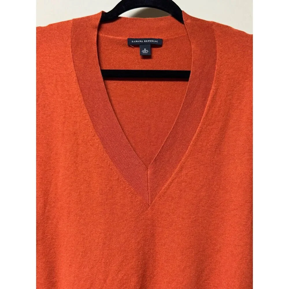 VTG -  BANANA REPUBLIC Silk/Cotton/Wool/Cashmere Rust V-Neck Sweater, Sz S